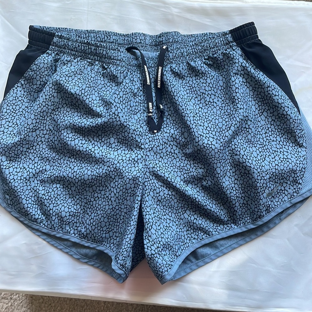 Grey Nike shorts - Picture 1 of 10